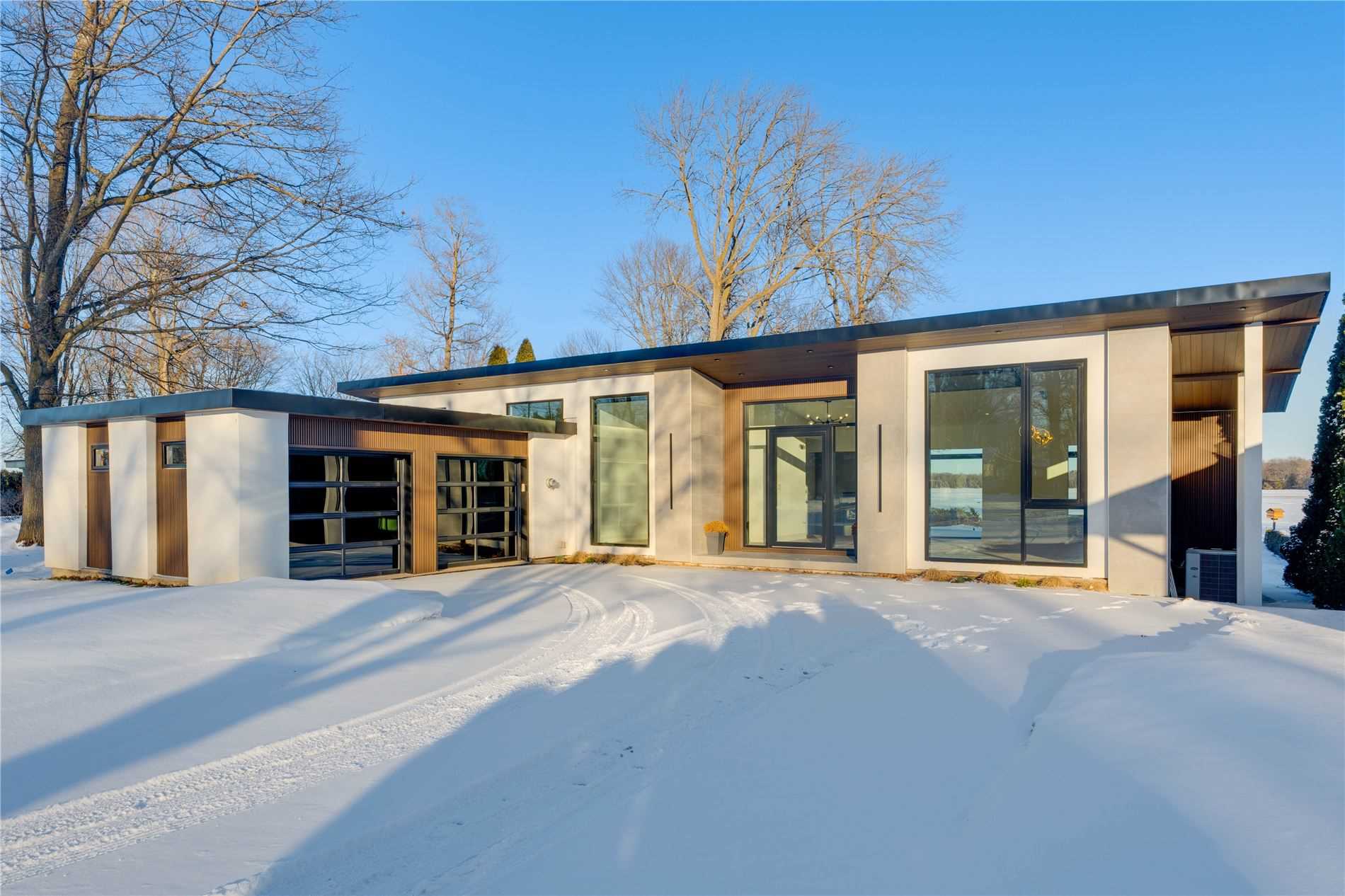 655 Glen Cres