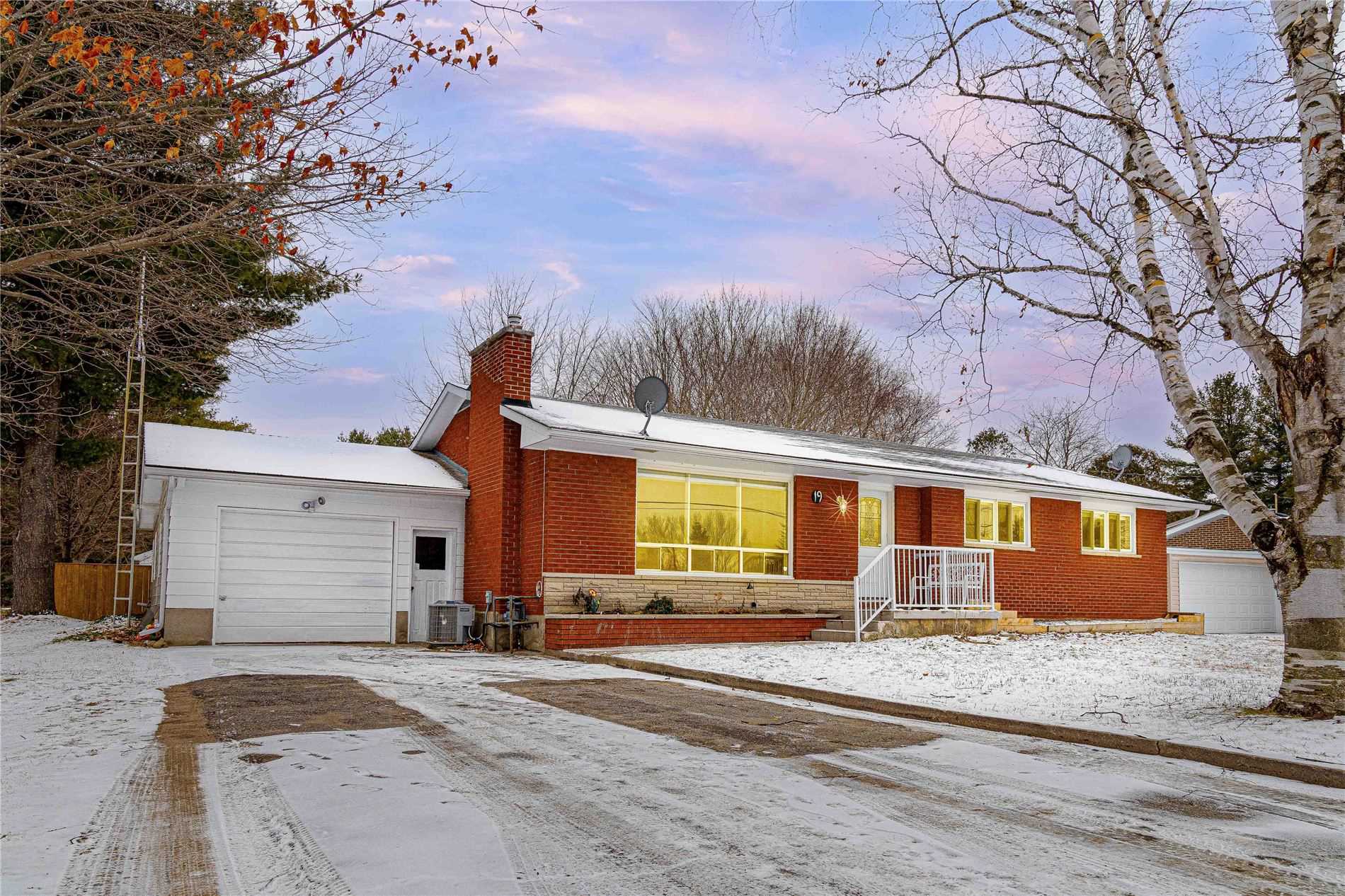 19 Locke Ave