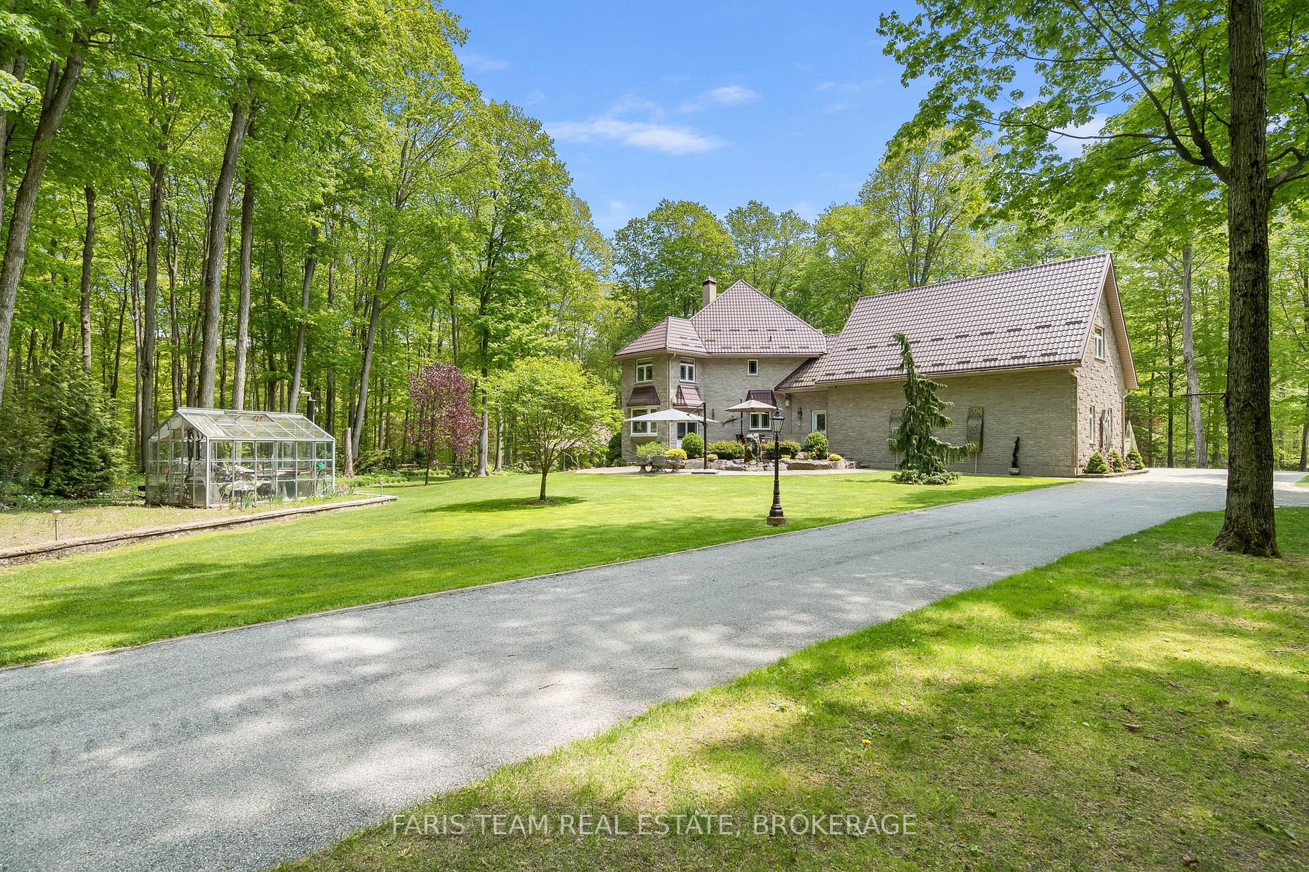 Listing S5880189 - Large Photo # 32