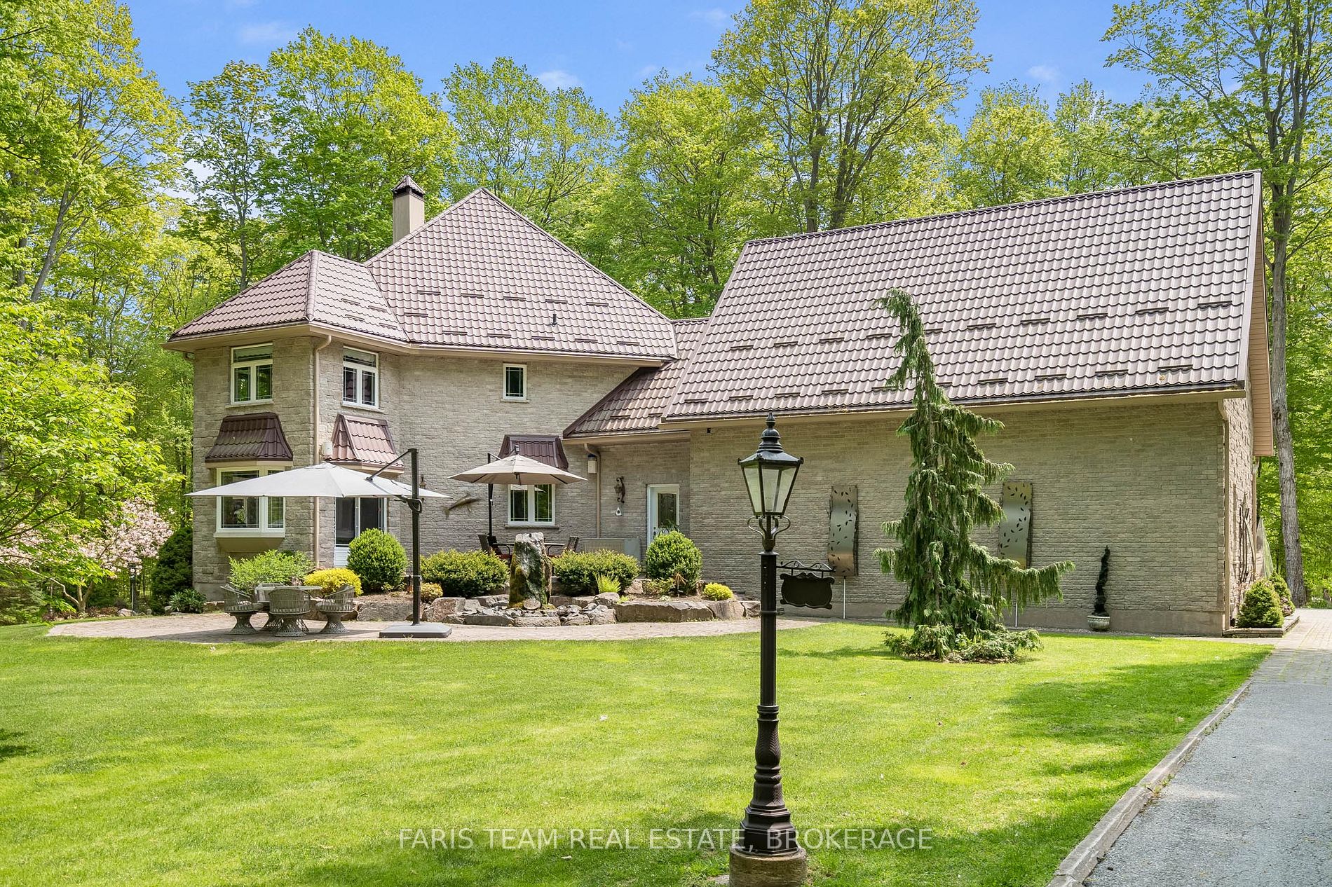 Listing S5880189 - Large Photo # 31