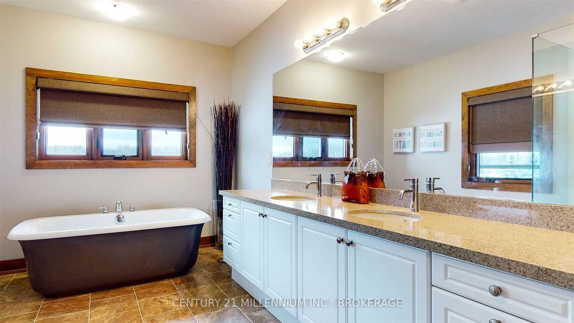 Listing S5882078 - Large Photo # 27