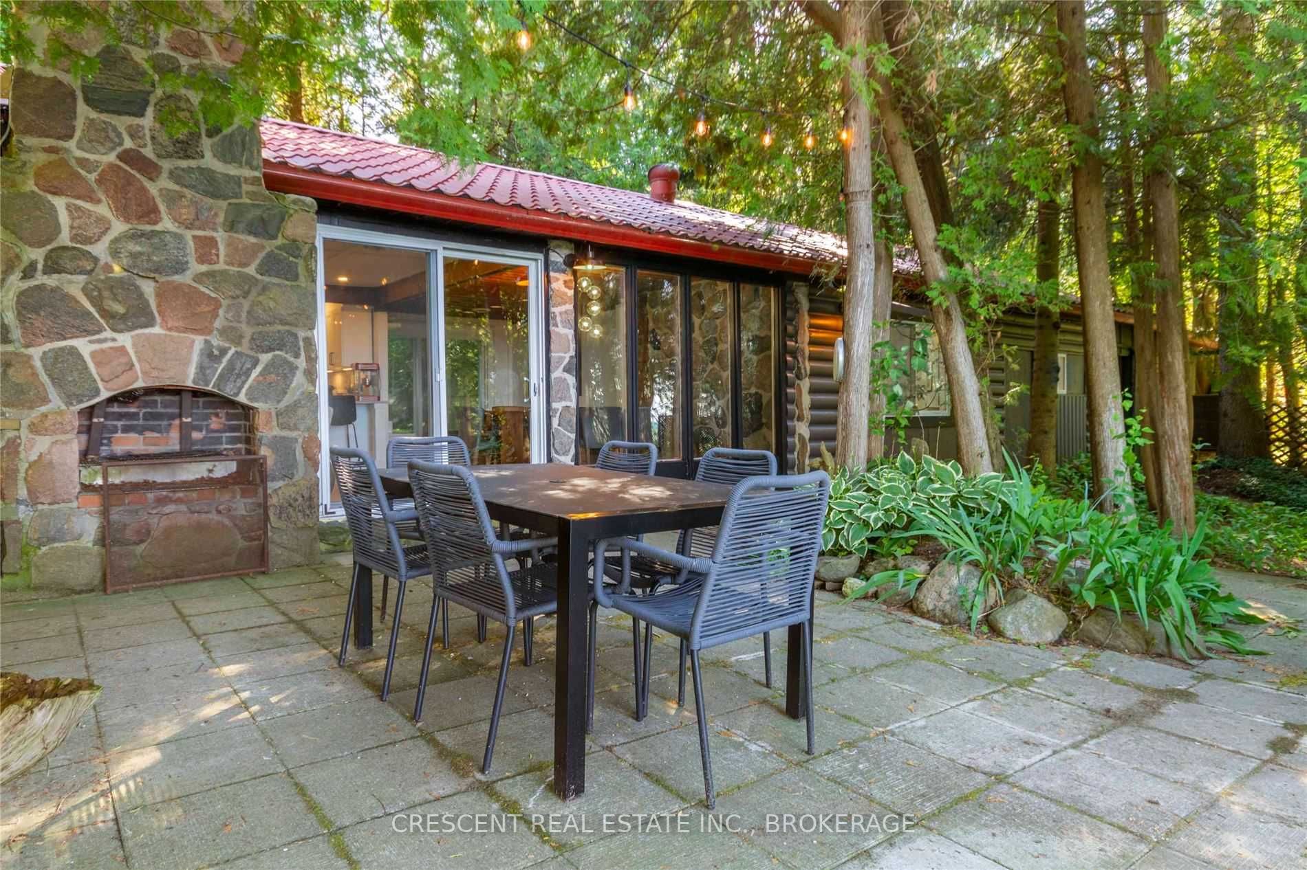 37 Georgian Manor Dr