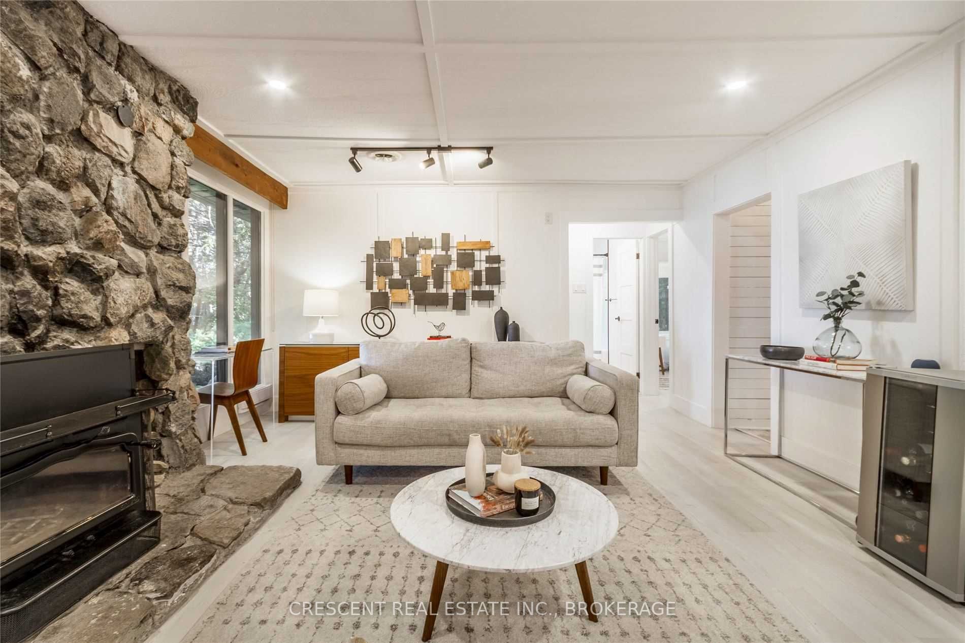37 Georgian Manor Dr