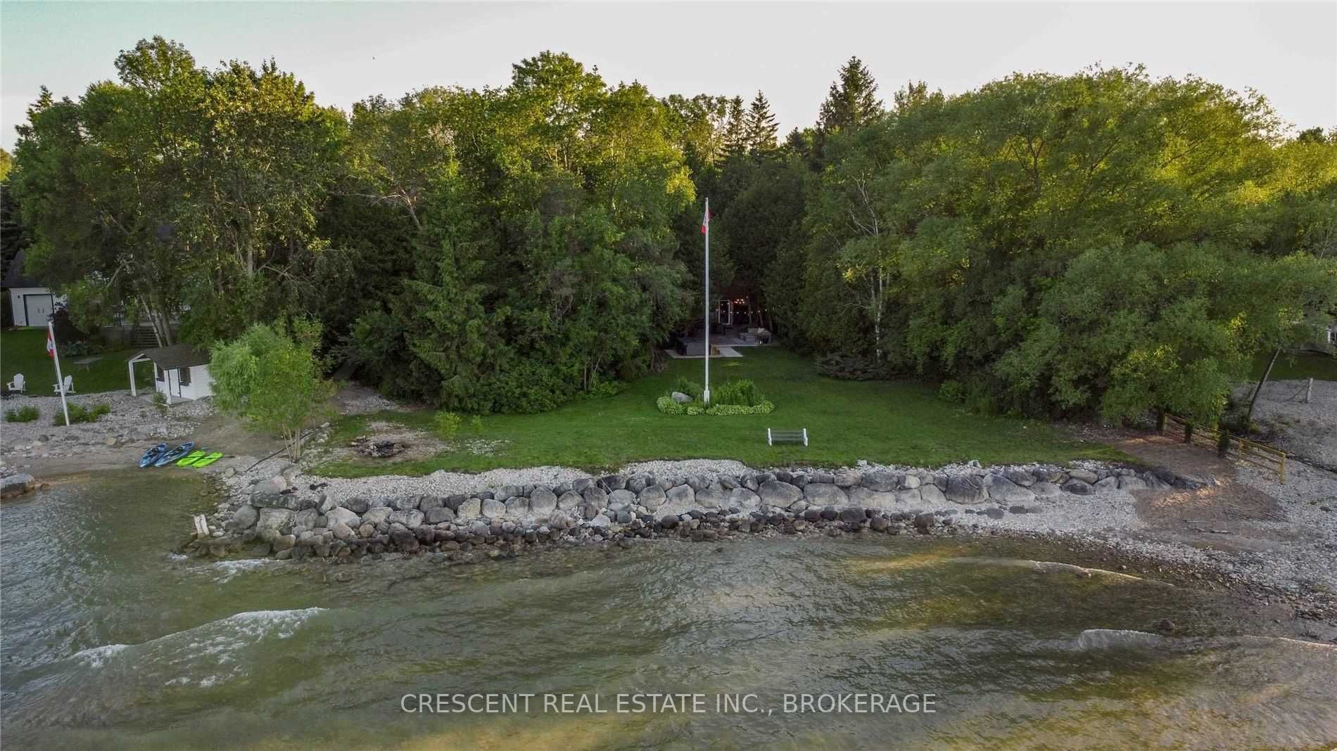 37 Georgian Manor Dr