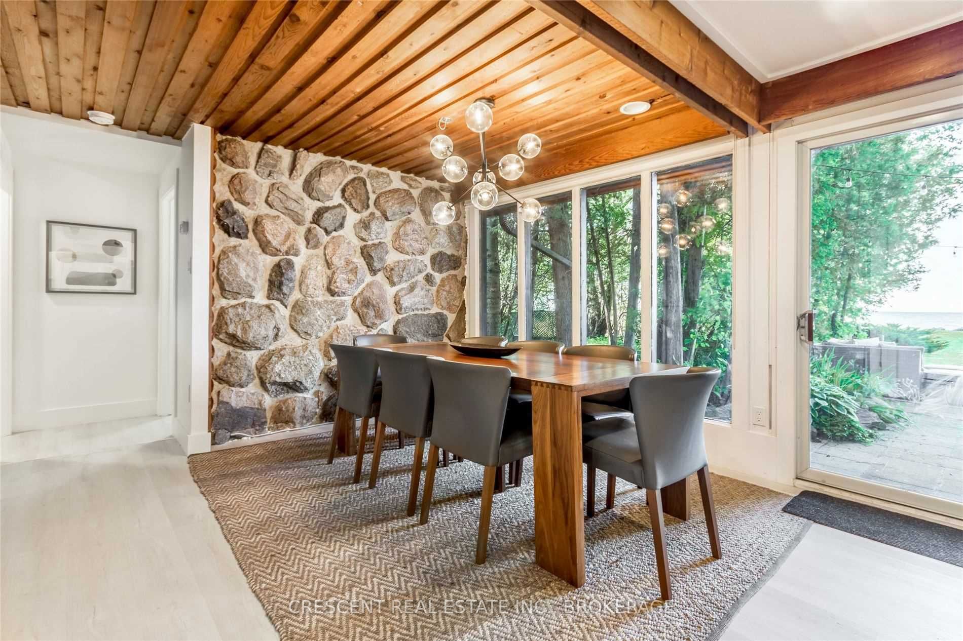 37 Georgian Manor Dr