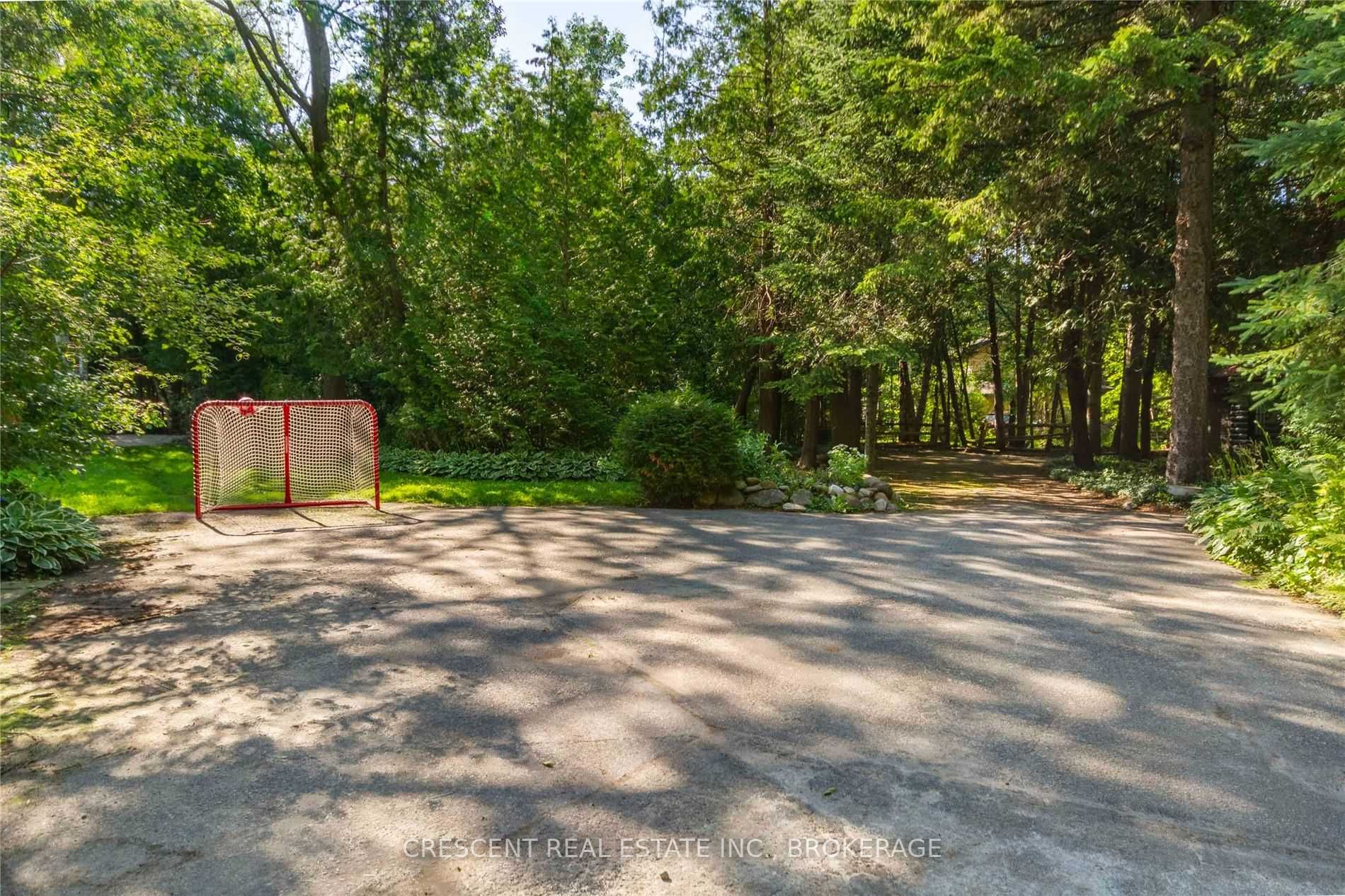 37 Georgian Manor Dr