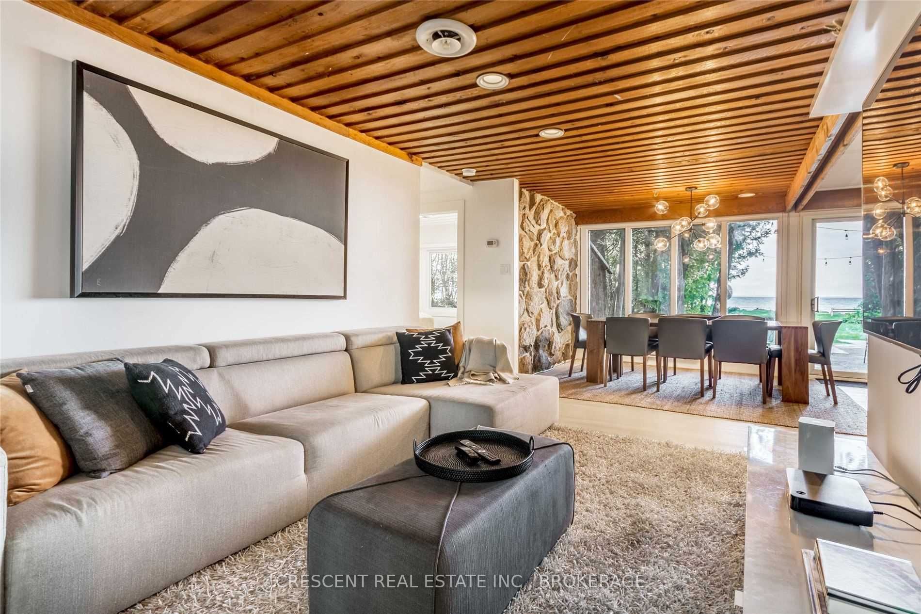 37 Georgian Manor Dr