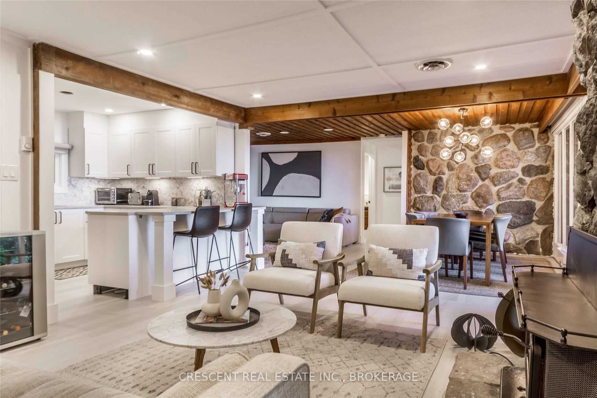 37 Georgian Manor Dr