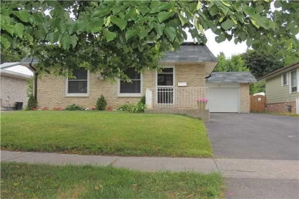 64 Daphne Cres, Barrie