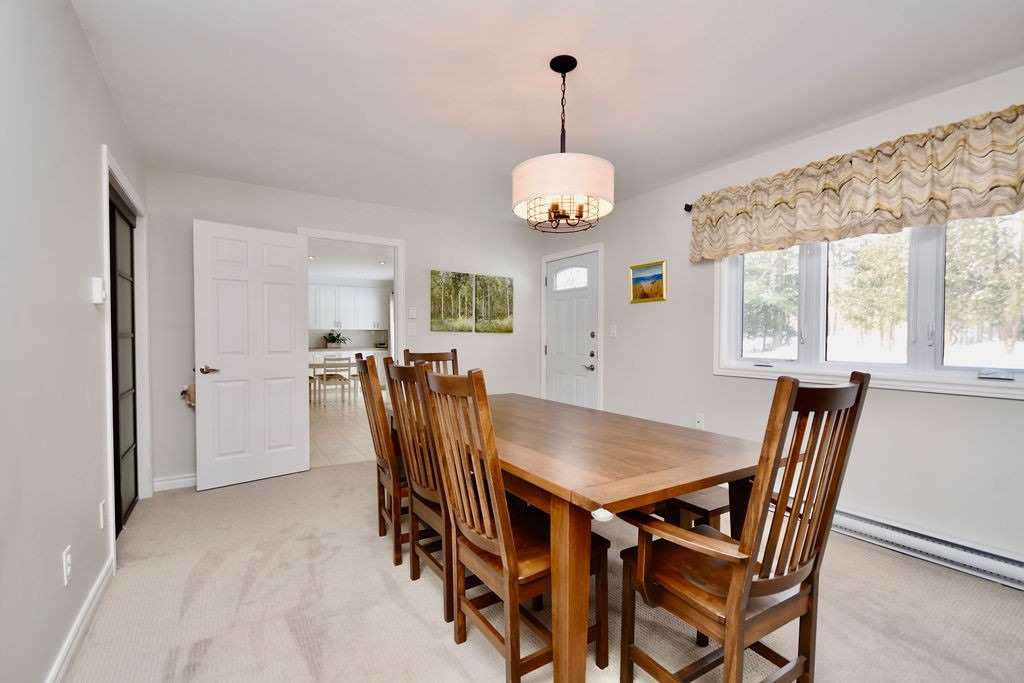 276 Lakeshore Road W