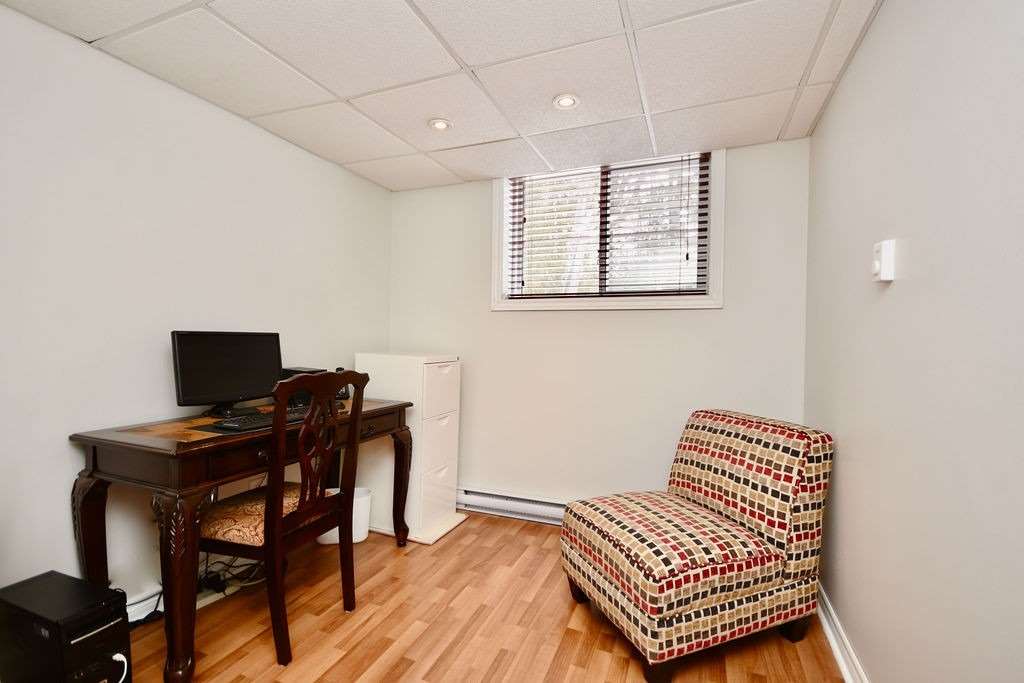 276 Lakeshore Road W