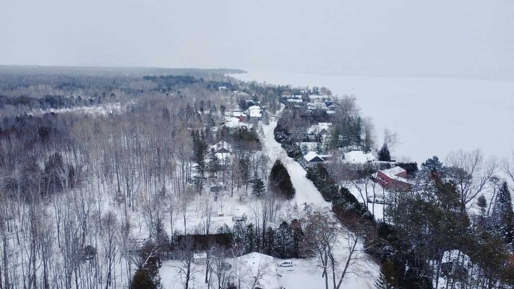 276 Lakeshore Road W