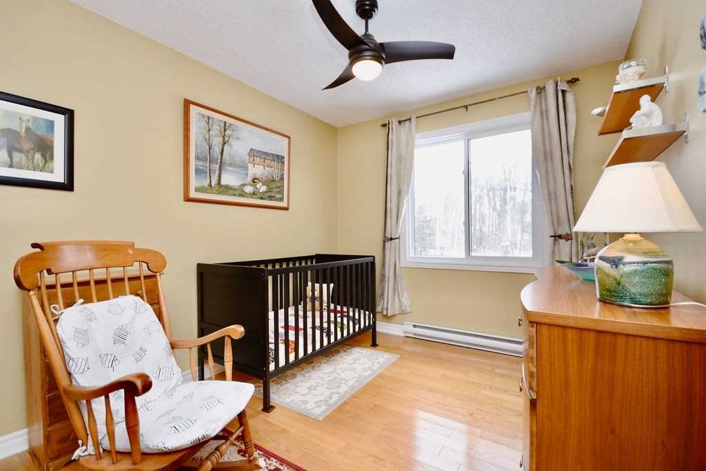 276 Lakeshore Road W