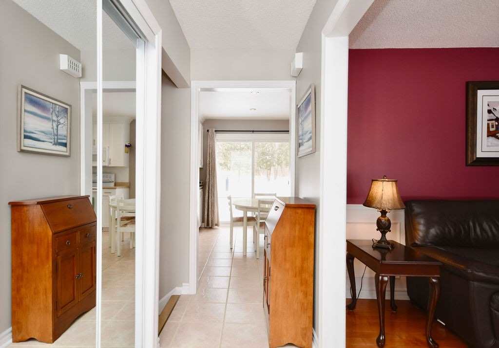 276 Lakeshore Road W