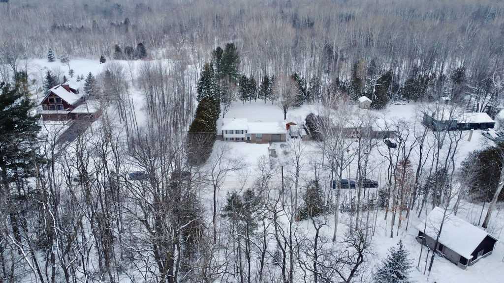 276 Lakeshore Road W