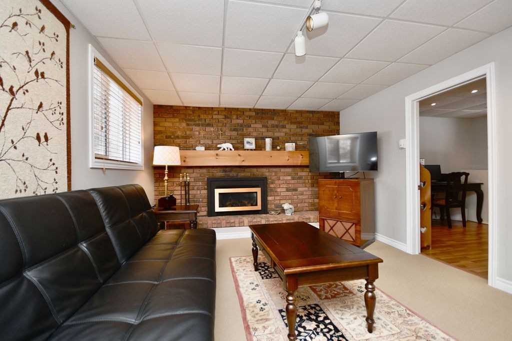 276 Lakeshore Road W