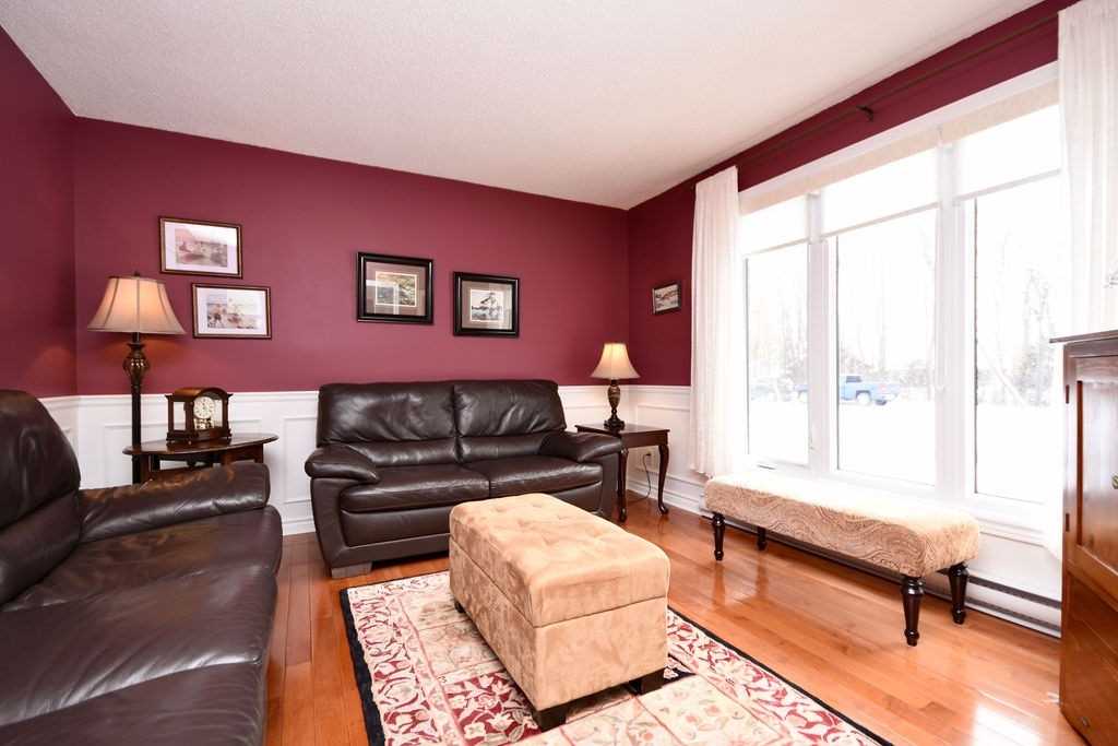 276 Lakeshore Road W