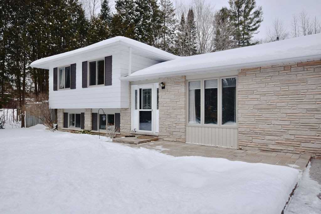 276 Lakeshore Road W