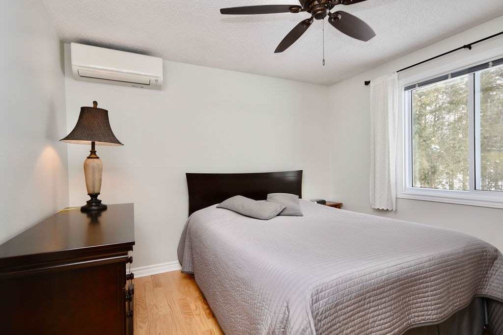 276 Lakeshore Road W