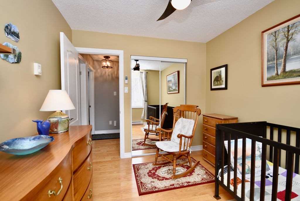 276 Lakeshore Road W