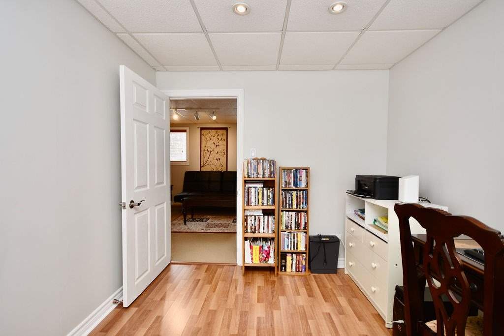 276 Lakeshore Road W