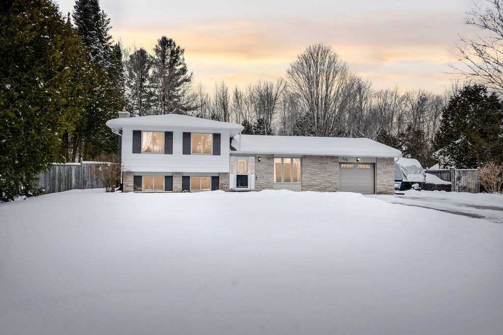 276 Lakeshore Road W