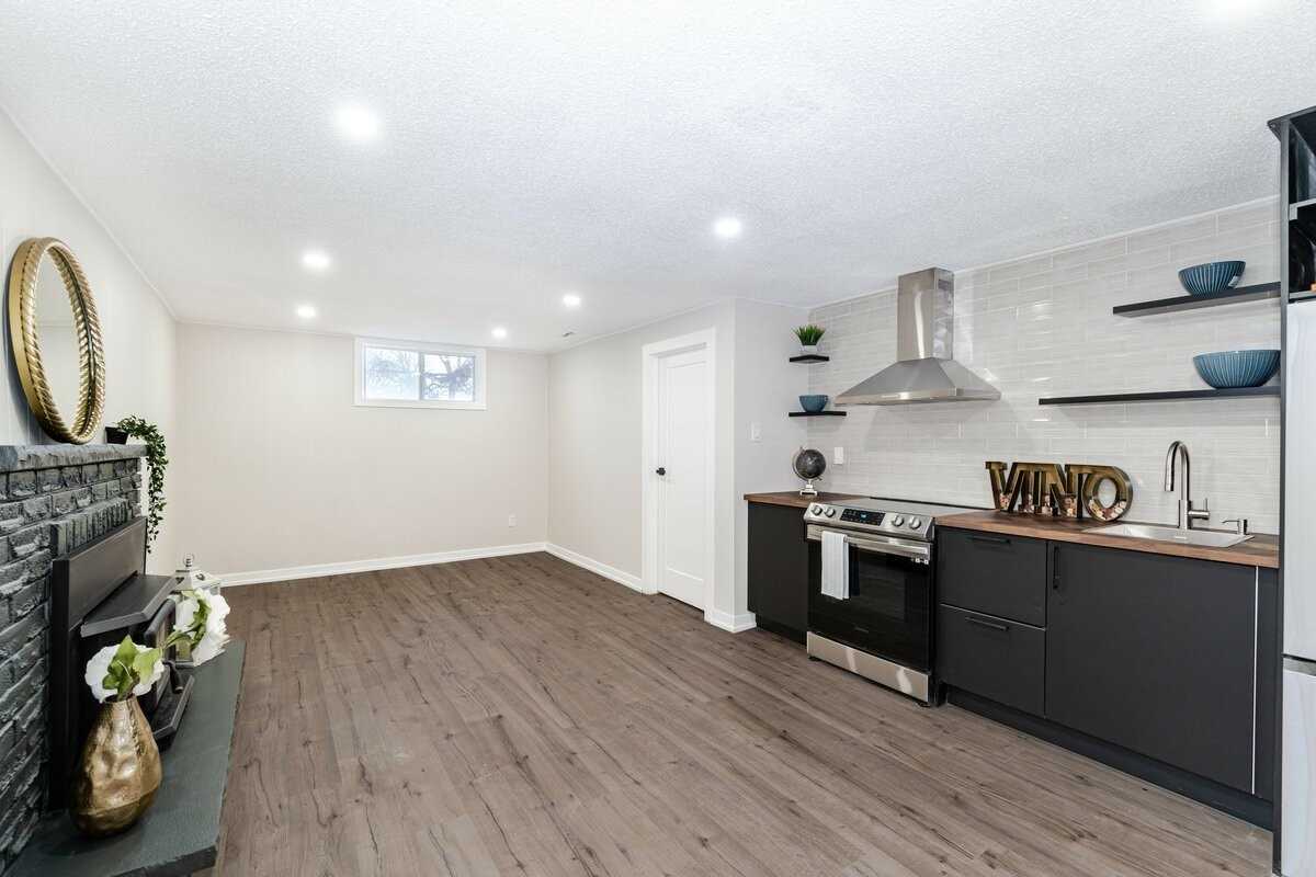 453 Leacock Dr