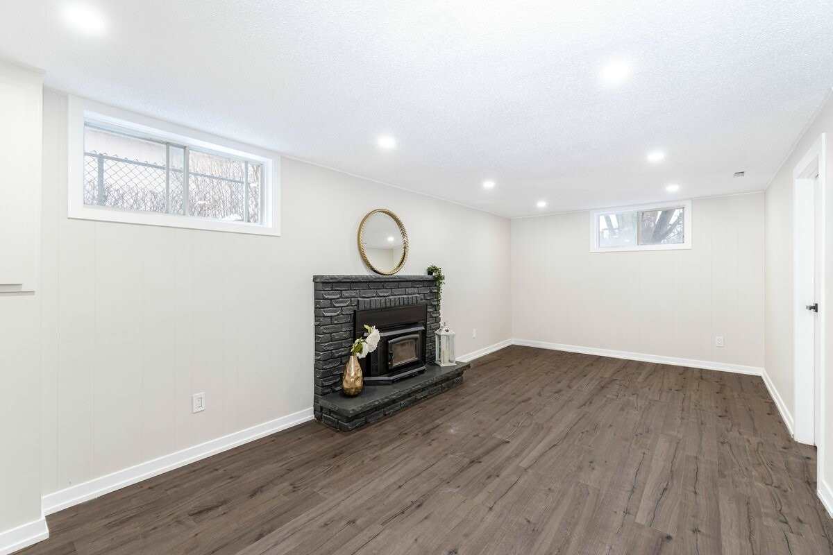 453 Leacock Dr