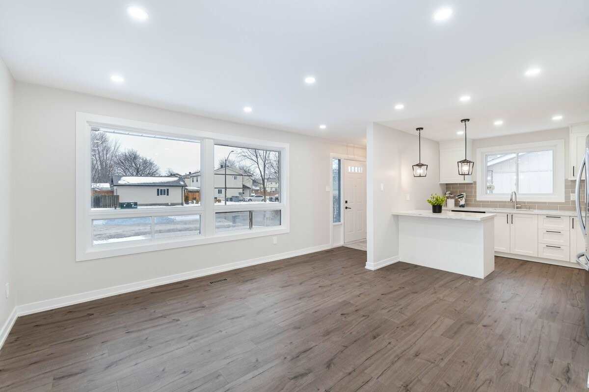 453 Leacock Dr