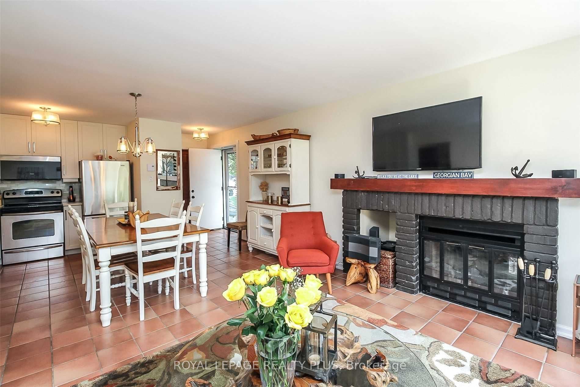 44 Trott Boulevard, #6