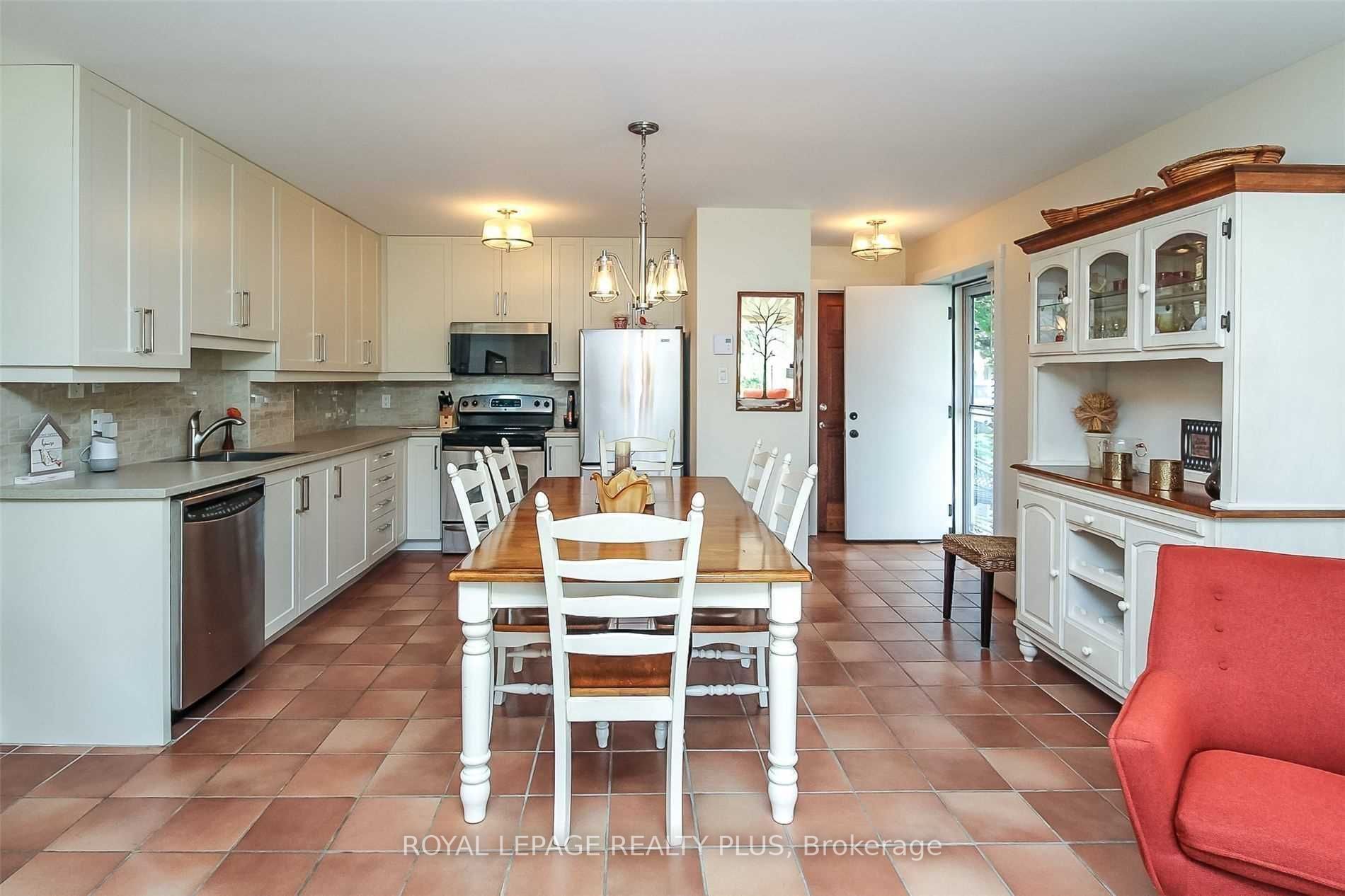 44 Trott Boulevard, #6
