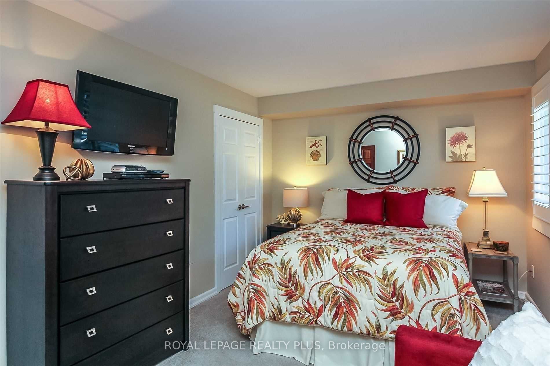44 Trott Boulevard, #6