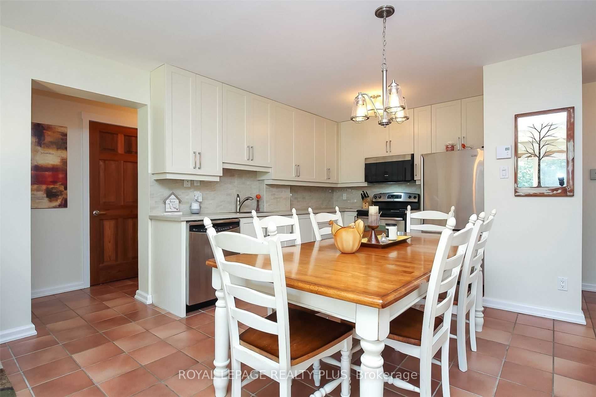 44 Trott Boulevard, #6