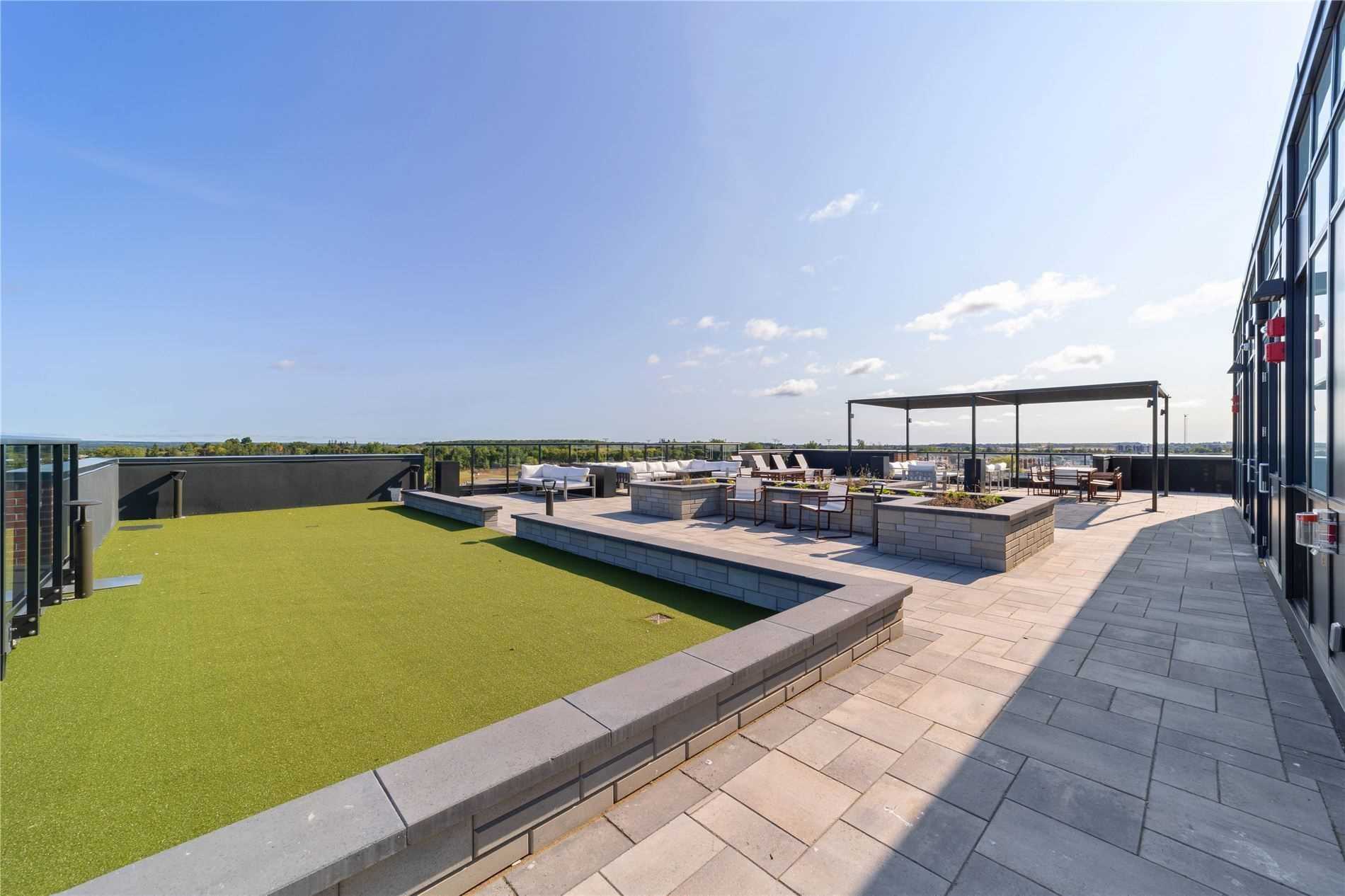 681 Yonge St, #523