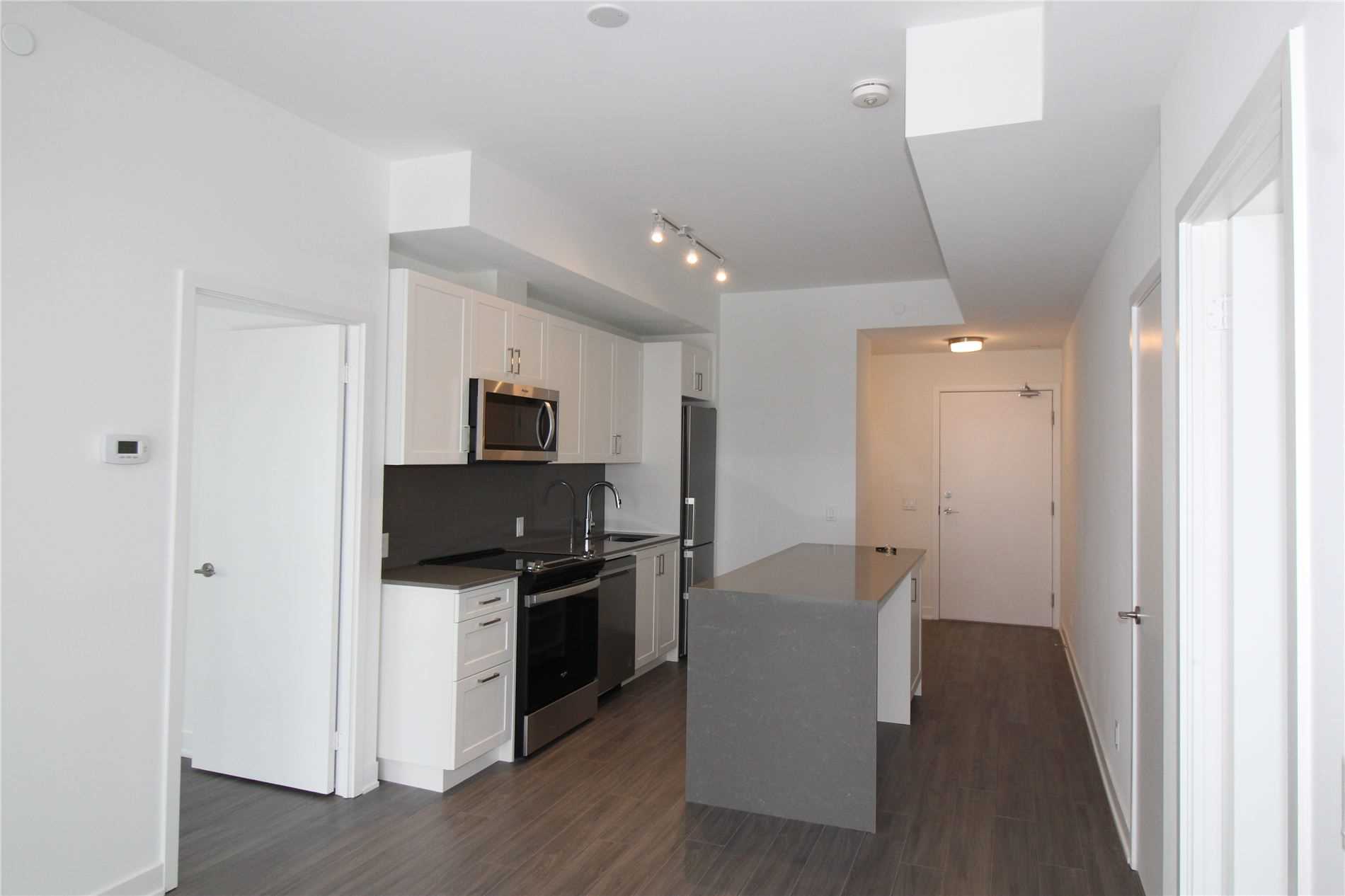 681 Yonge St, #523