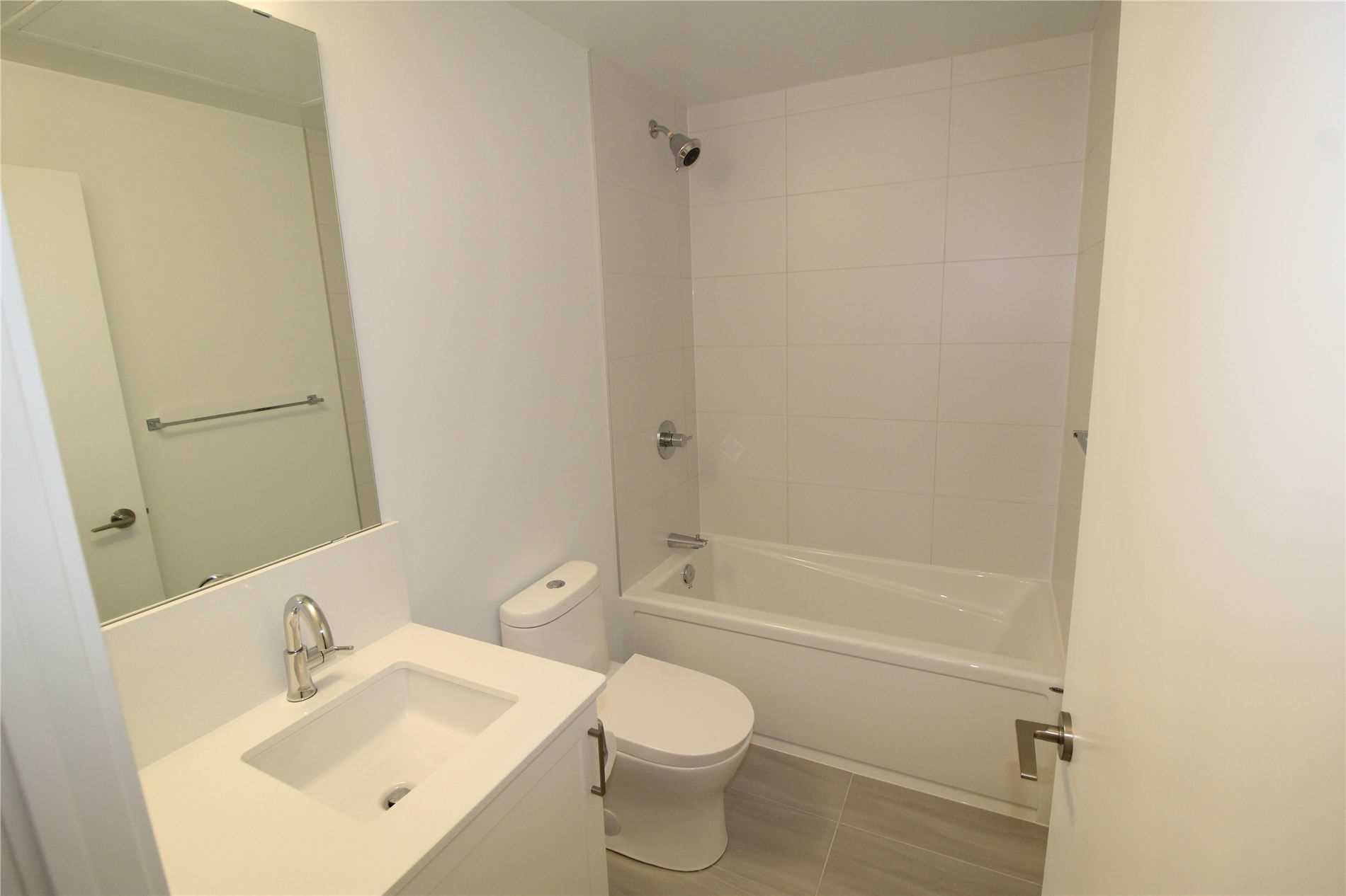 681 Yonge St, #523