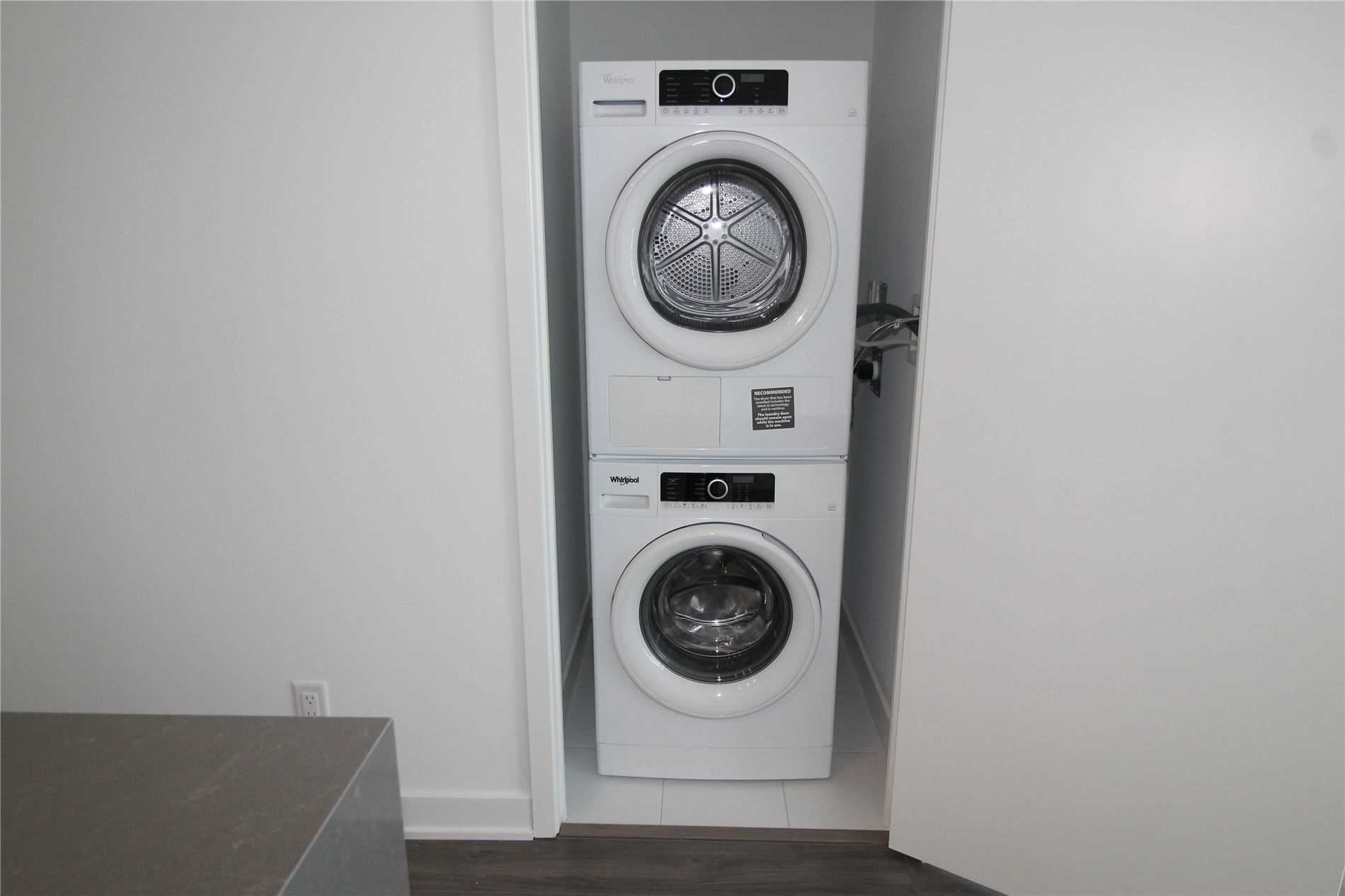681 Yonge St, #523