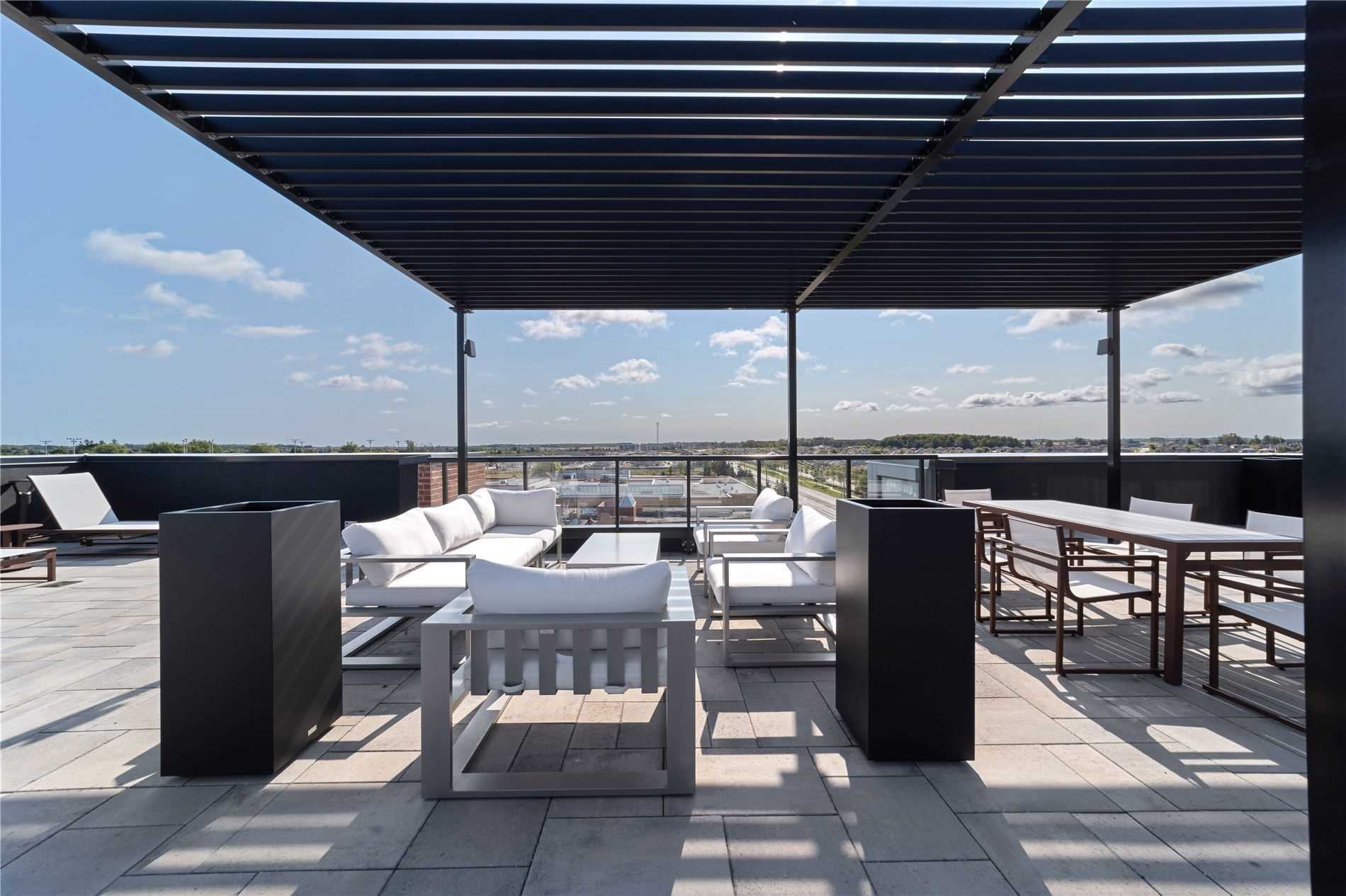 681 Yonge St, #523