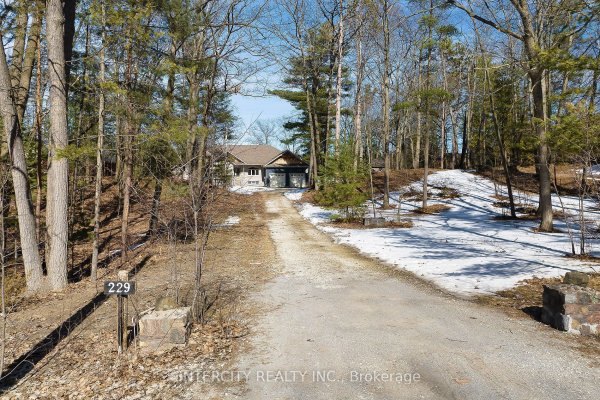 229 Sunnidale Rd, Wasaga Beach