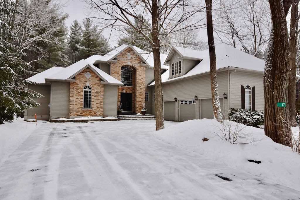 17 Fairway Court