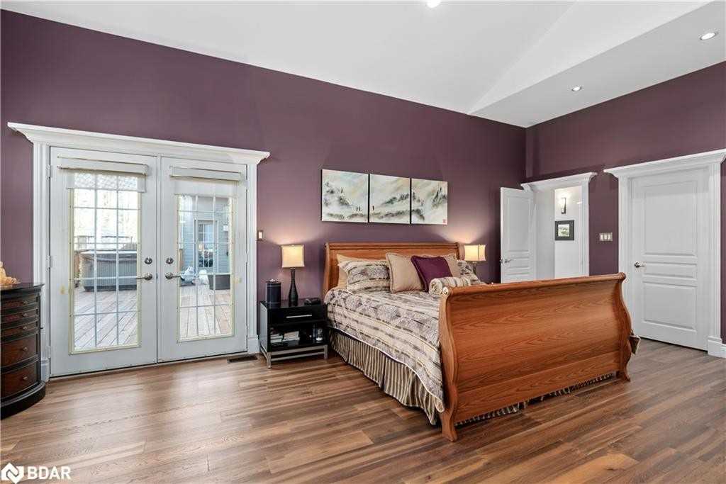 17 Fairway Court