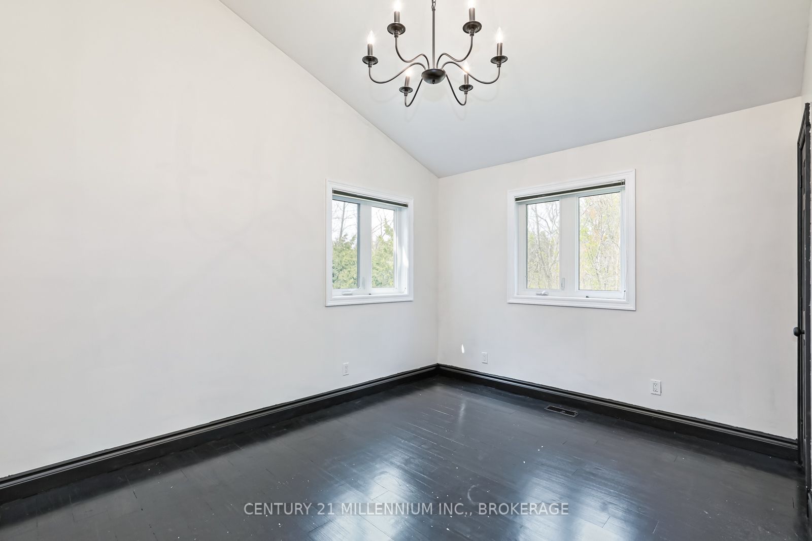 20 Forest Dr