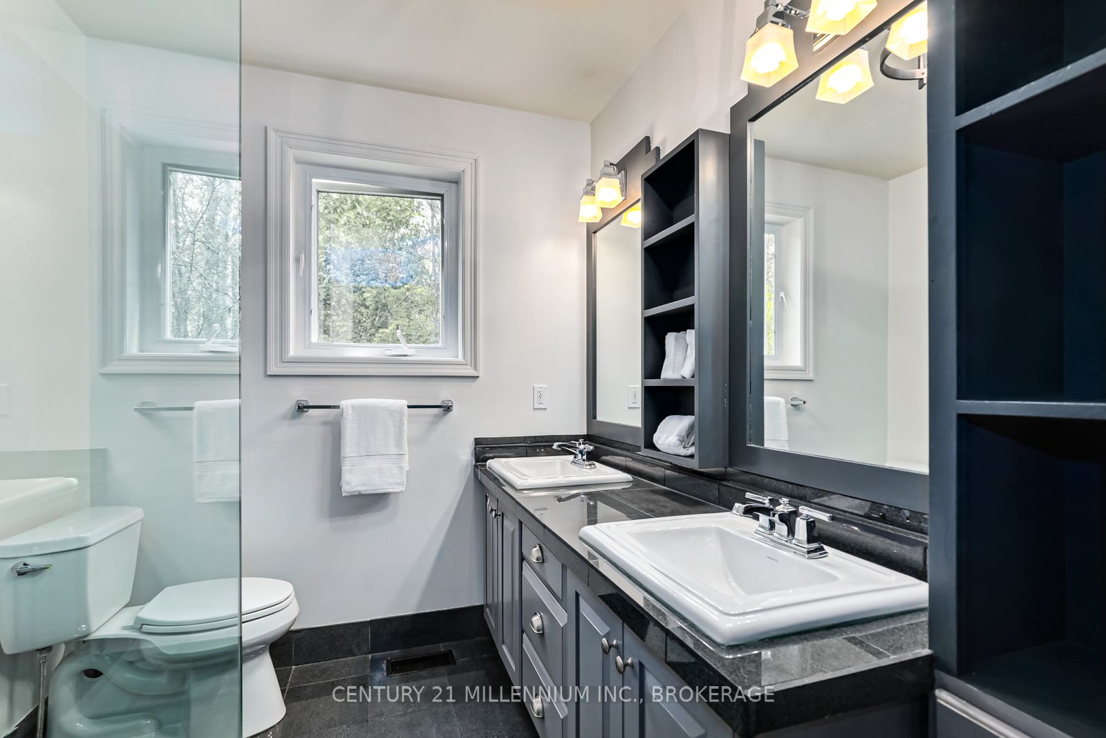 20 Forest Dr