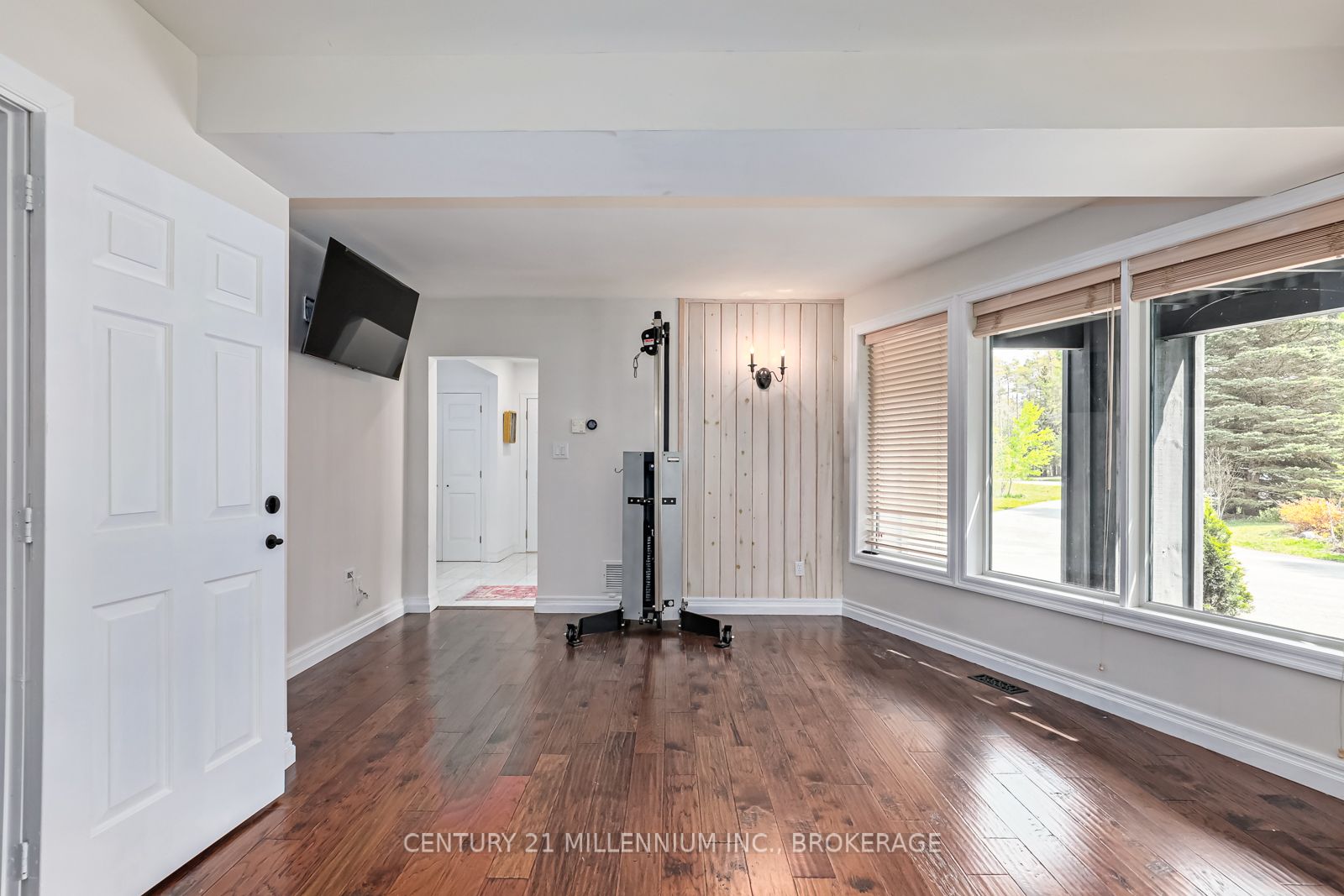 20 Forest Dr