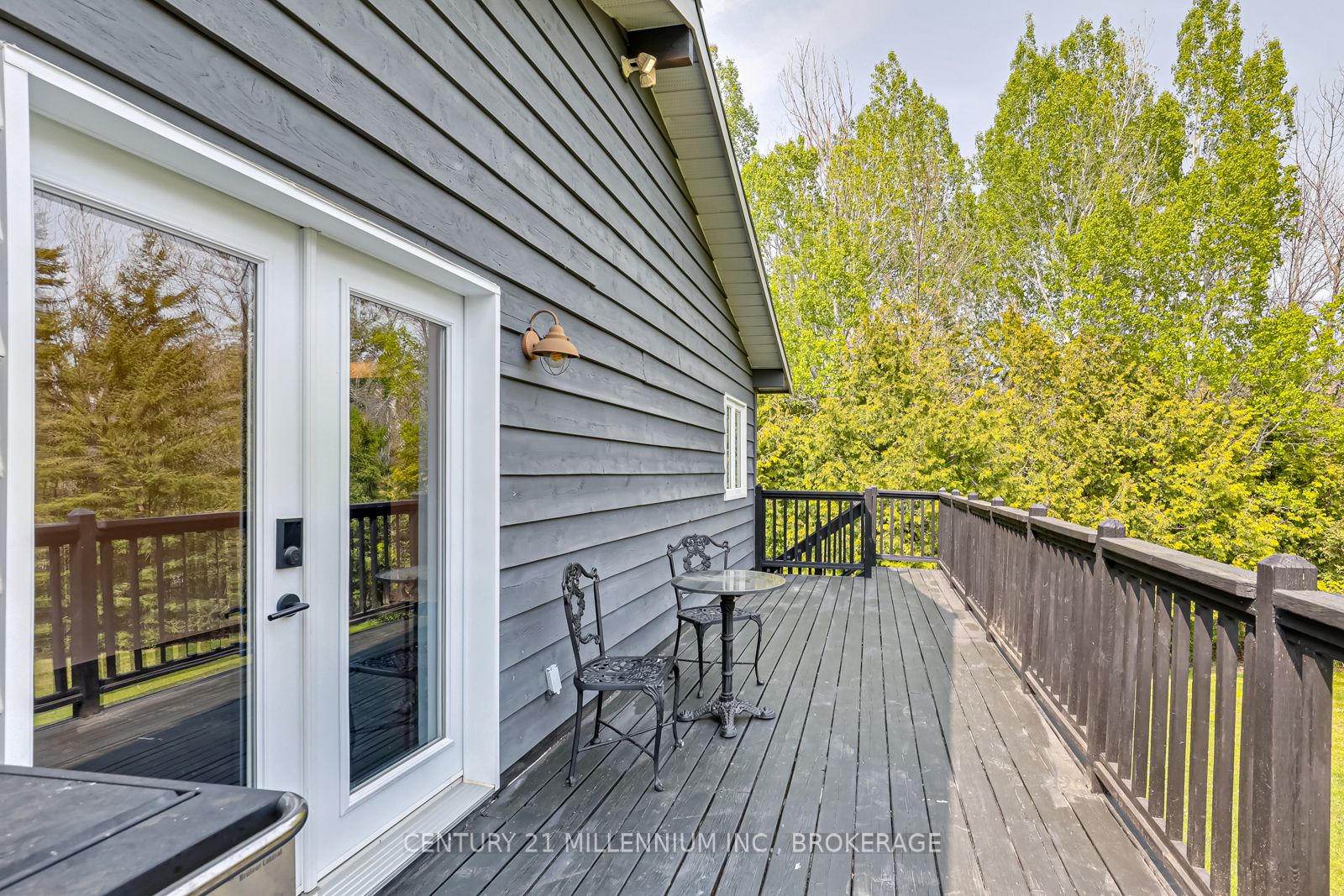 20 Forest Dr