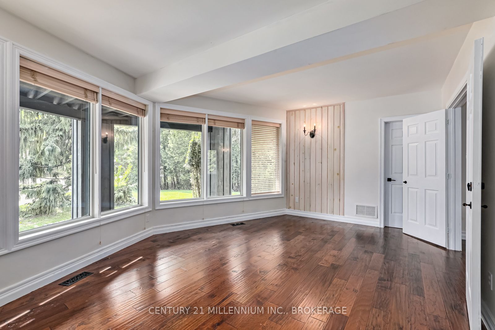 20 Forest Dr