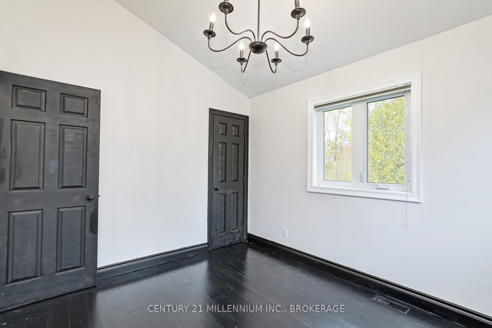20 Forest Dr