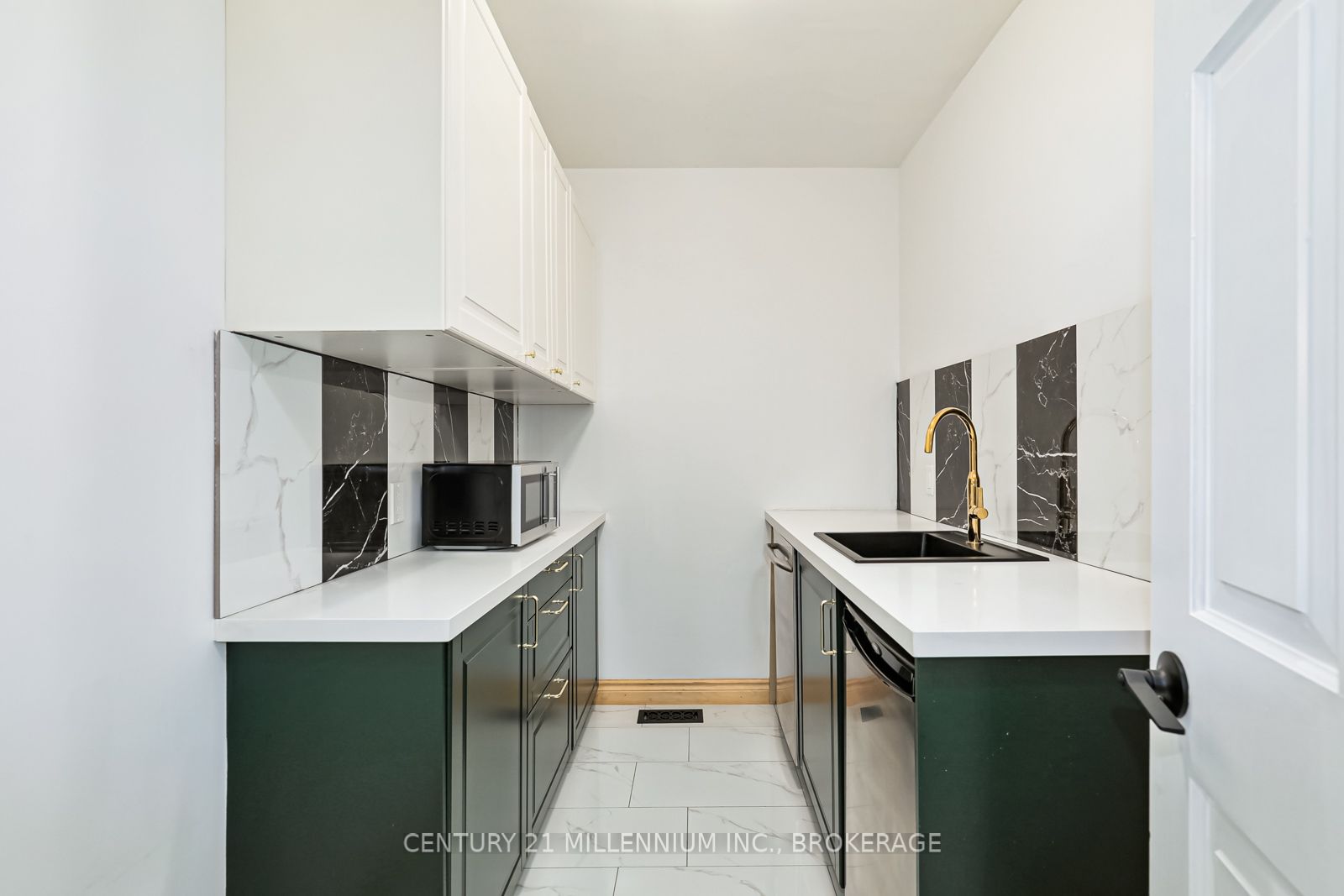 20 Forest Dr