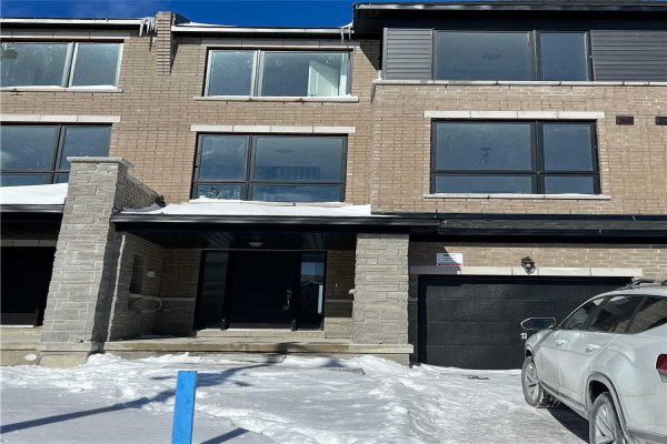 15 Blue Forest Cres E, Barrie