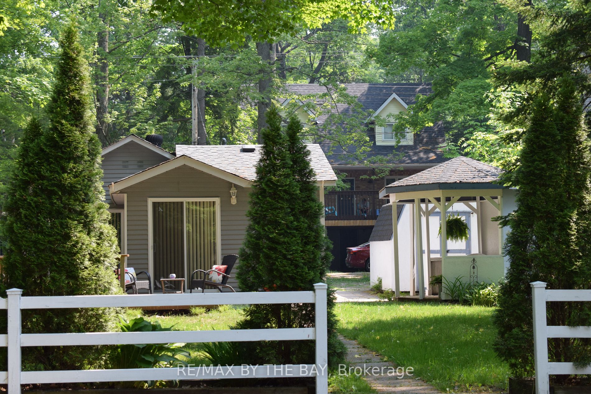 Listing S5928608 - Large Photo # 1